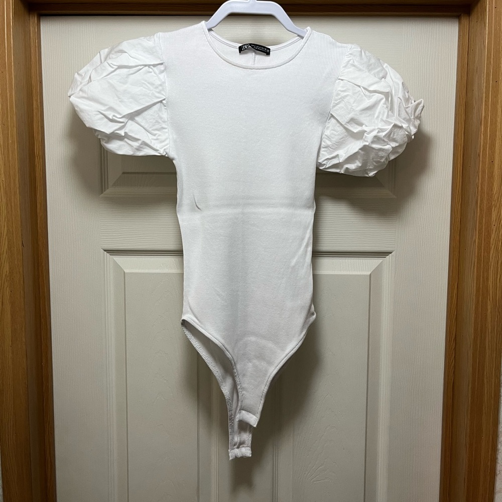COPY - Zara White puff sleeve bodysuit